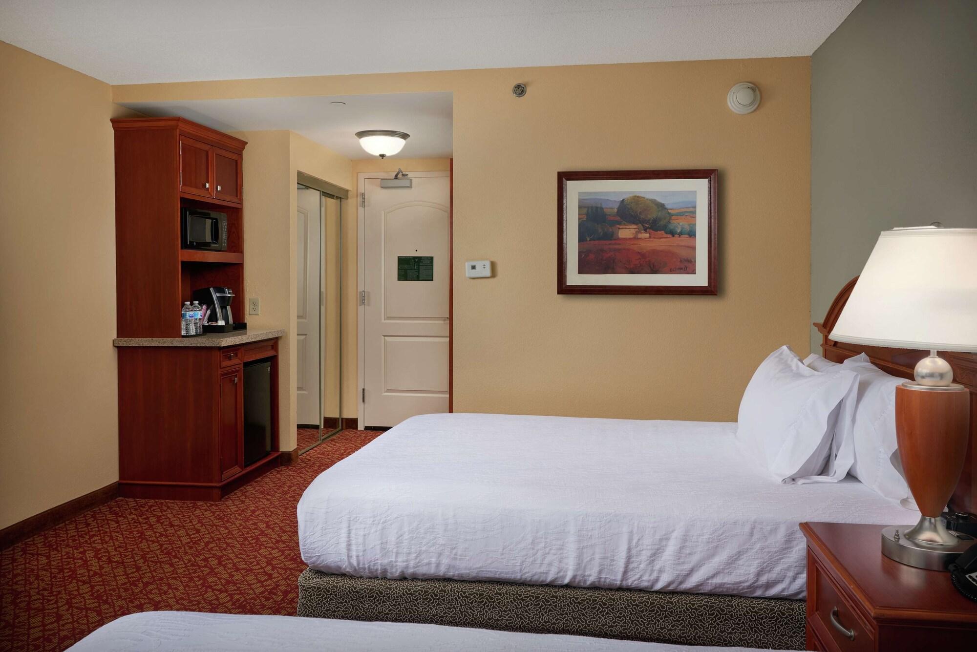 Hilton Garden Inn Ньюпорт-Ньюс Экстерьер фото