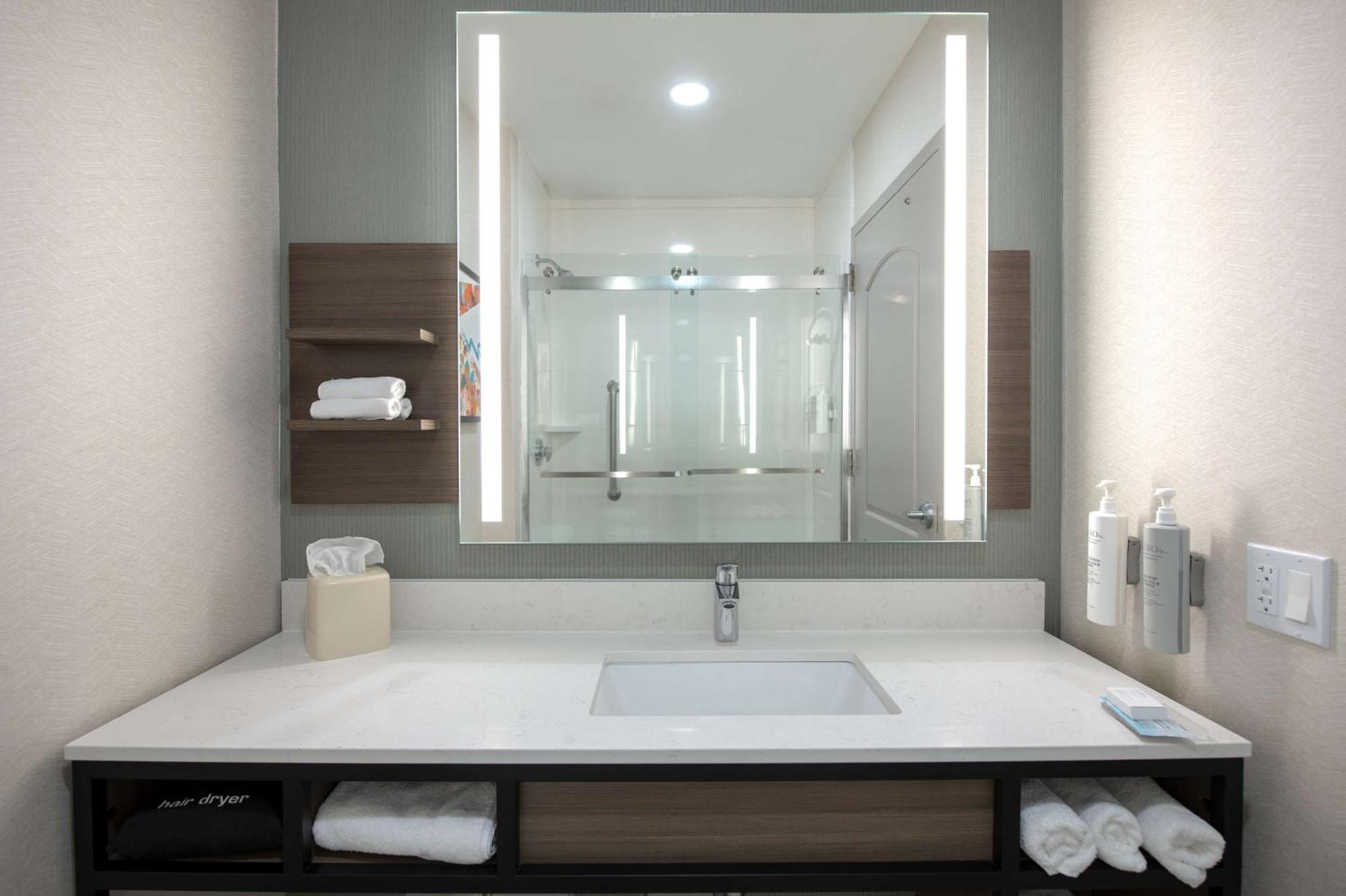 Hilton Garden Inn Ньюпорт-Ньюс Экстерьер фото