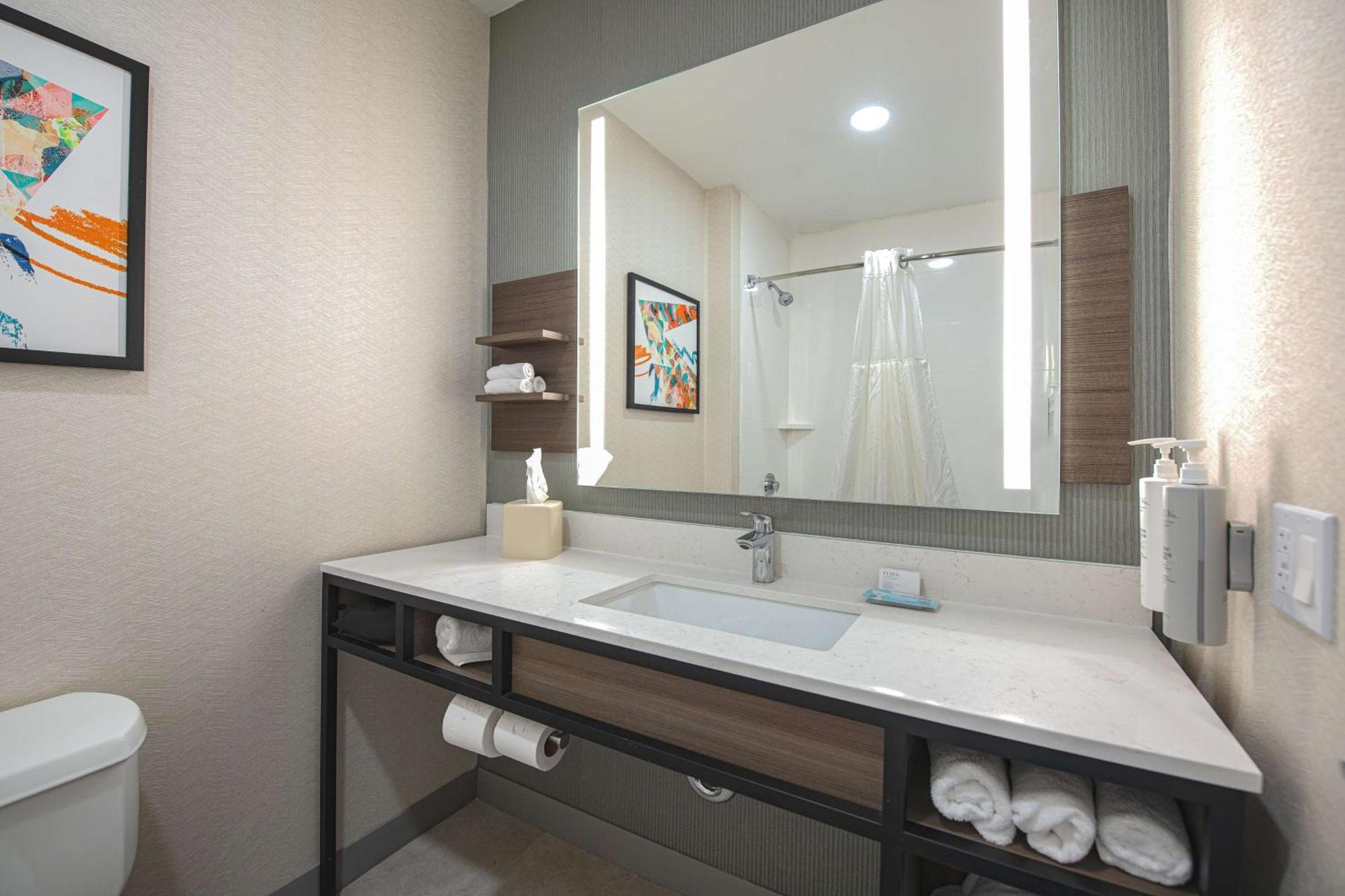 Hilton Garden Inn Ньюпорт-Ньюс Экстерьер фото